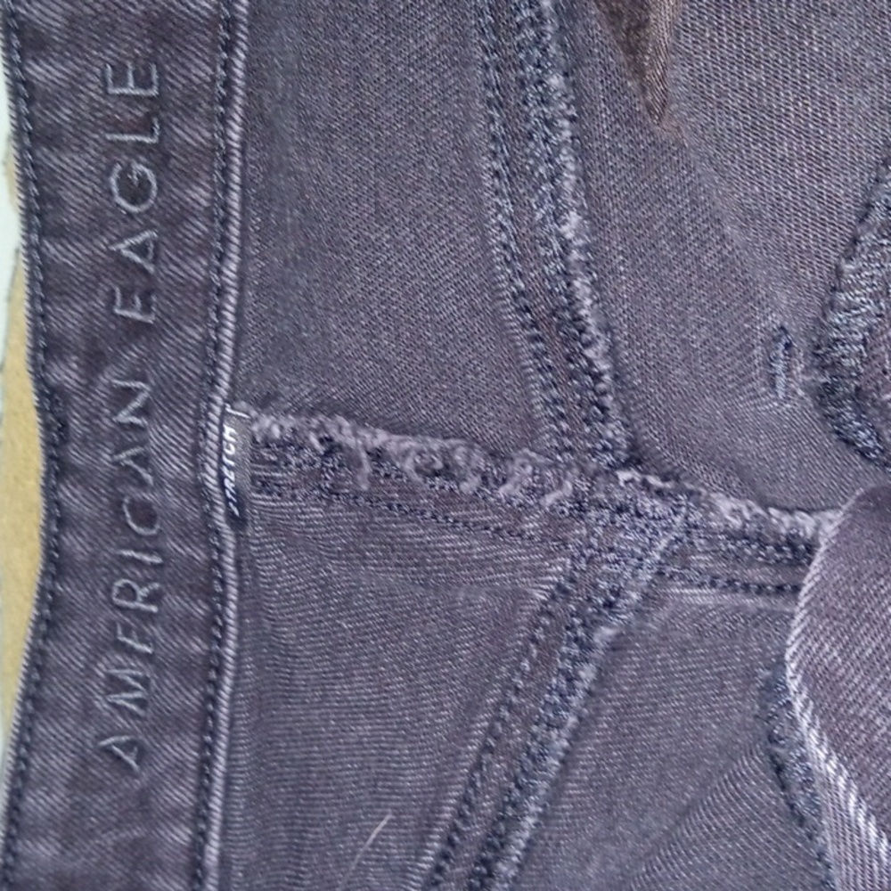 American Eagle Denim Black with Fringe Bottom Shorts Size 4 Never Worn - Picture 2 of 2